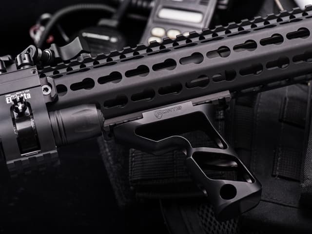 【正規品】PTS FORTIS SHIFT バーティカルグリップ KEYMOD [カラー：ブラック / ダークアース]