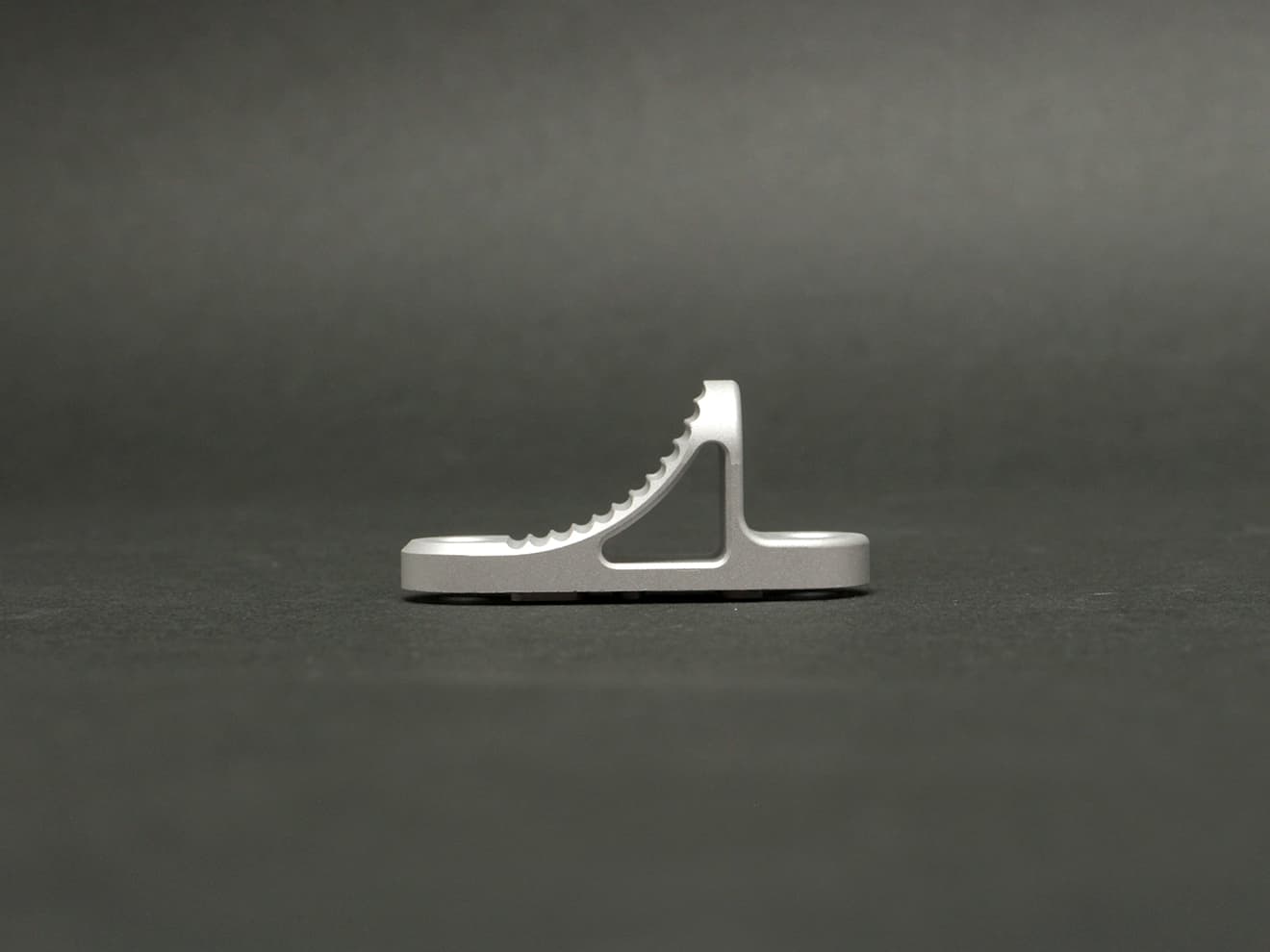 MILITARY BASE B5 ショート K タイプ CNC グリップストップ [カラー・適合：BK・Keymod / DE・Keymod / RED・Keymod / SV・Keymod / BK・M-LOK / DE・M-LOK / RED・M-LOK]