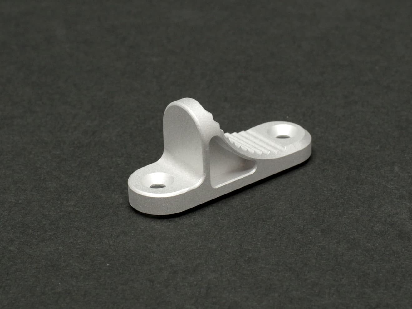 MILITARY BASE B5 ショート K タイプ CNC グリップストップ KeyMod [カラー：レッド / シルバー]